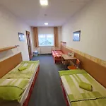 Na Skřivánce Hotel *