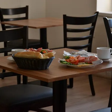 Na Skřivánce Hotel *