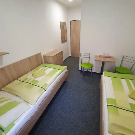 Na Skrivance Hotell *
