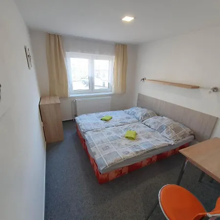 Na Skrivance Hotell