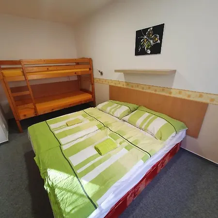 Na Skrivance Vandrerhjem Decin