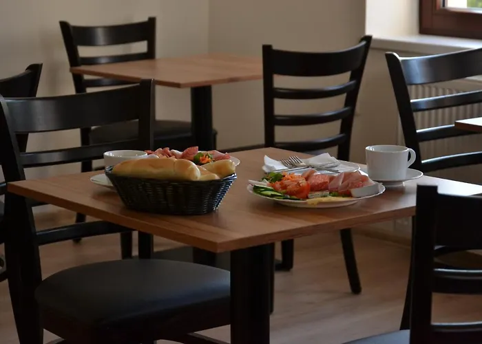 Na Skřivánce Hotel *